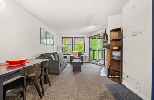 East Kootenay Apartment | Reach Your Peak, Ski In, Ski Out, Pool, Hot Tub