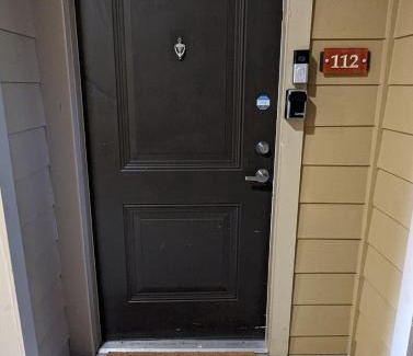 Executive Park Apartment | Ready to Stay & Play! End of Summer get-a-way "Book 4 days get 5th day FREE"