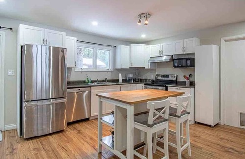Nipissing Cottage | Realm of the River - 2BR Waterfront Cottage w/Kayaks, BBQ, Firepit, Wi-Fi