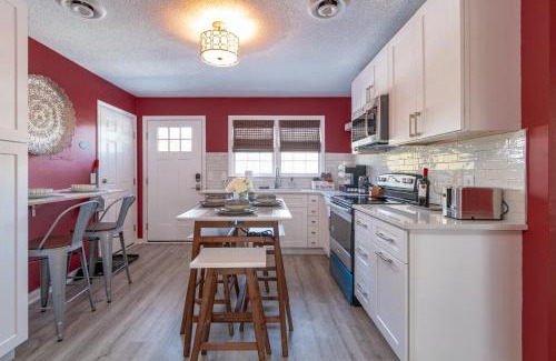 Graham Apartment | Rear deck w/Soaking tub + Wi-Fi & Parking