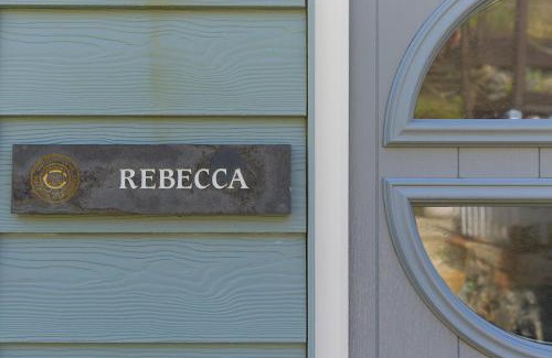 Mullion Apartment | Rebecca