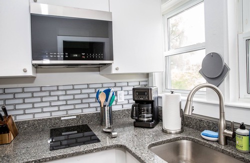 Fayetteville House | "Rebel Base" in the Heart of Fayetteville