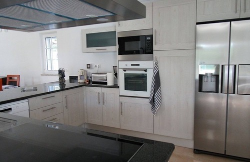 Lagoa de Albufeira Villa | Recent house with lagoon views 100 meters from the beach