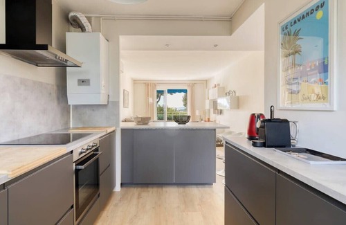 La Faviere Apartment | Recent T3 in residence with swimming pool in La Favière