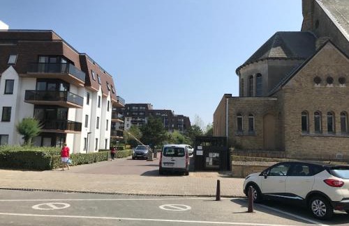 Sint-Idesbald Apartment | Recent vernieuwd appartement met zeezicht en een gratis parkeerplaats