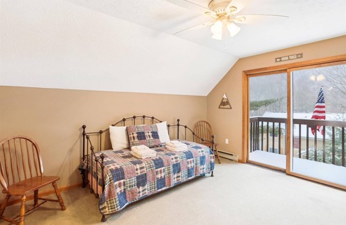 Northface House | Recently rejuvenated Timberline ski area home. Welcome to Still of the Night!