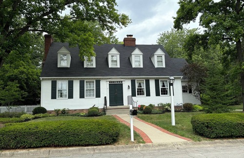 Richmond House | Recently remodeled Colonial-style home with room for the whole family!