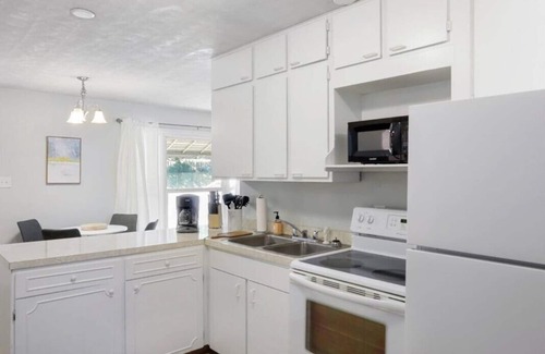Prairieton House | Recently remodeled- Cute and Cozy Two Bedroom
