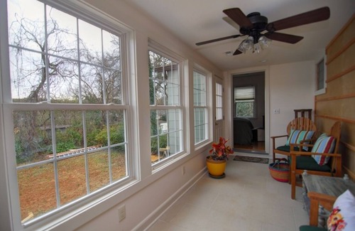 Martha Jefferson Cottage | Recently Renovated Humble House