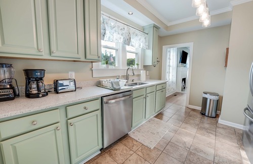 Issue House | Recently Renovated 4BR 3BA Home