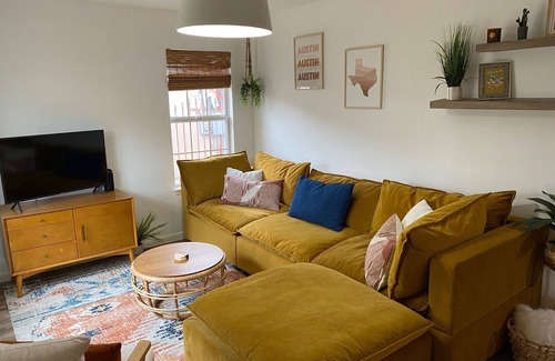 East MLK House | Recently renovated 1960's Bungalow centrally located in East Austin