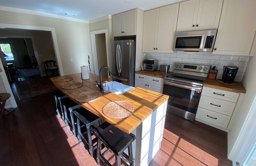 Moultrie House | Recently renovated & beautifully decorated home close to downtown Moultrie!