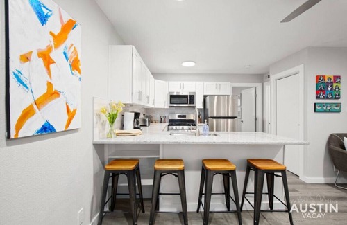 Clarksville Apartment | Recently Renovated Clarksville Apt for 4 + Parking