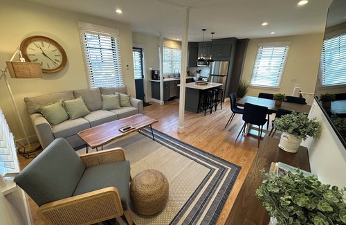 Yachting Village House | Recently Renovated Entire House in Downtown Newport Sleeps 16/Off street parking