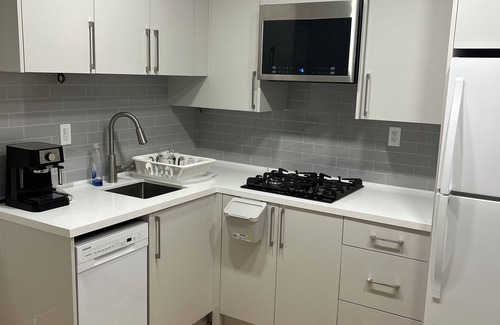 Beverley Glen House | Recently renovated, every thing is new