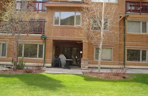East Kootenay Condo | Recently renovated Main Floor 2 Bedroom/2 Bath Condo backing onto Toby Creek