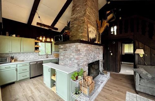 Franconia Ski Chalet | Recently Updated 4 Season Chalet at Cannon Mountain