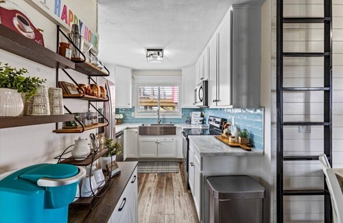 Freeport House | RECENTLY UPDATED Beautiful Ocean/Bay View Surfside Retreat - short walk to Beach