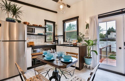 Central Colorado Springs Cottage | Reconnect in the Heart of Downtown at The Golden Egg Cottage. STR-1046