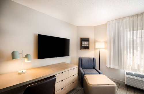 Exchange Place North Resort | Recreate Sensational Memories! Stay Near Newport Centre! Parking Available!