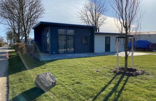 Lathum Ski Chalet | Recreatiepark Jachthaven De Veerstal Lathum - Luxe Chalet