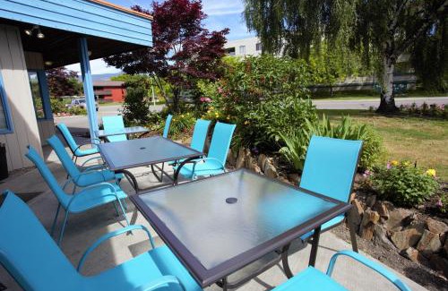 Central Okanagan Hotel | Recreation Inn and Suites Kelowna