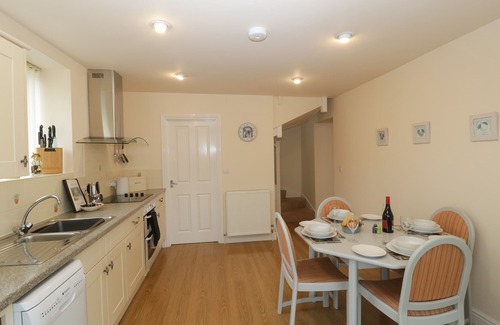 Buckhorn Weston Cottage | RECTORY COACH HOUSE, romantic, with a garden in Buckhorn Weston