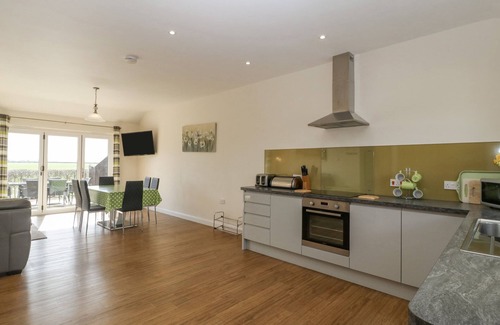 Queen Camel Cottage | RECTORY FARM LODGE, pet friendly, with a garden in Queen Camel