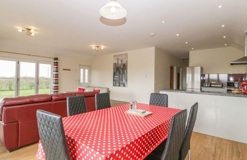 Queen Camel Cottage | RECTORY FARM VIEW, family friendly, with a garden in Queen Camel