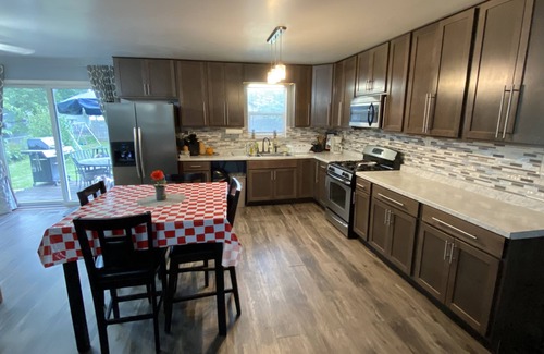 Reese House | Red Brick Country Inn: Cozy, Pet Friendly Country Home!