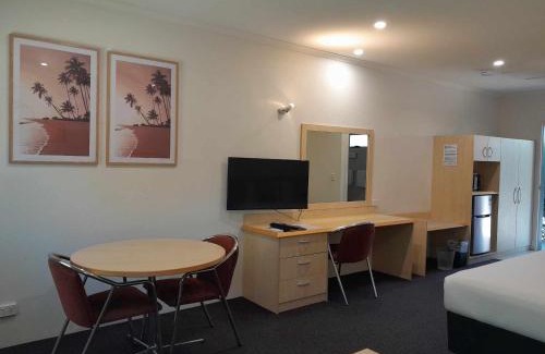 Woombye Hotel | Red Bridge Motor Inn
