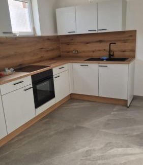 Zeltweg House | Red Bull Ring Private Room with Garden and Kitchen