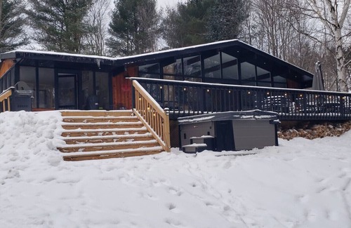 Minden Hills Cottage | Red Cedar Chalet on Brady Lake (Sauna and hot tub)