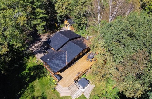 Minden Hills Cottage | Red Cedar Chalet on Brady Lake (Sauna and hot tub)