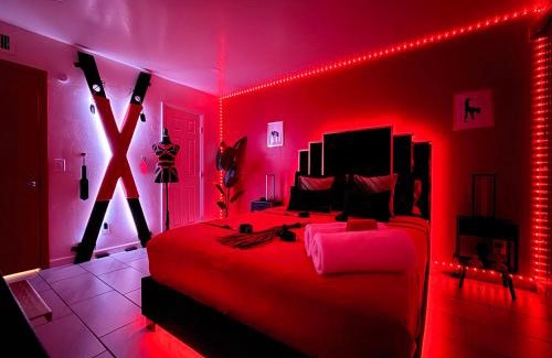 Peter Howell Apartment | Red Chamber Tucsons Top Romantic Hot Tub Escape