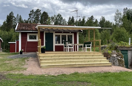 Hultsfred House | Red Cottage with Lakefront Location at Nerbjärken – Peaceful Retreat near Hultsfred | SE05088