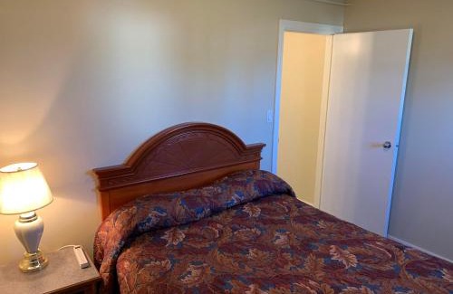 Red Deer Hotel | Red Deer Inn & Suites