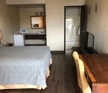 Red Deer Hotel | Red Deer Inn & Suites