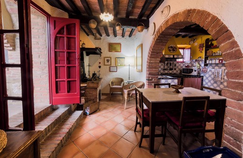 Trequanda Villa | Red Heart - relax with those you love in Tuscany.