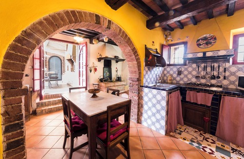 Trequanda Villa | Red Heart - relax with those you love in Tuscany.