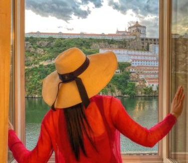 Centro / Baixa Apartment | Red House By The River