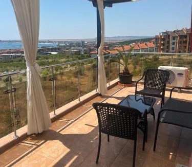 Intsaraki Hotel | Red Iguana Hotel