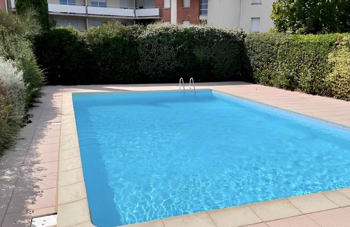 Saint - Martin - du - Touch Apartment | Red Lounge - piscine et jardin