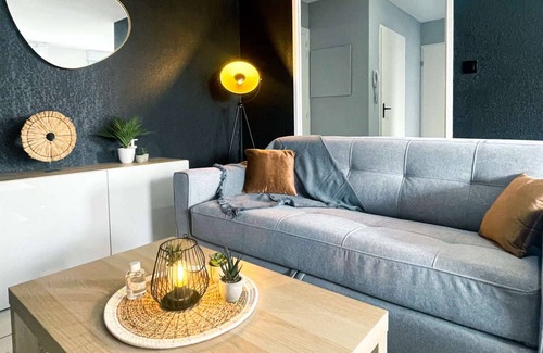 Saint - Martin - du - Touch Apartment | Red Lounge - piscine et jardin