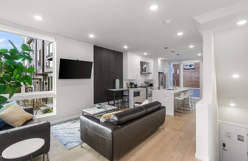Leschi Apartment | Red Maple Retreat in Leschi