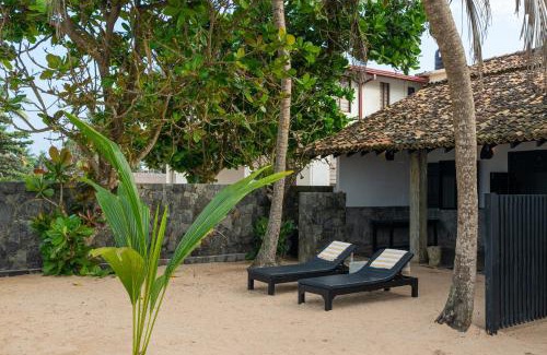Hettimulla Villa | Red Parrot Beach Villa