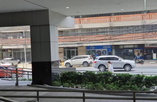 Legazpi Village Apartment | Red Residence Makati-Cozy Condo Unit with Balcony