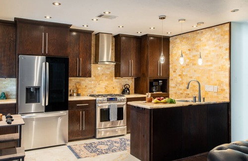 South Lamar Apartment | Red River by AvantStay | Shared Pool + Hot Tub | 20 Minutes to Downtown Austin