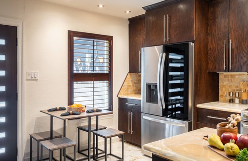 South Lamar Apartment | Red River by AvantStay | Shared Pool + Hot Tub | 20 Minutes to Downtown Austin
