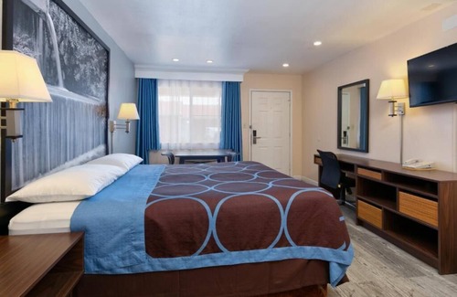 Vernon Hotel | Red River Inn